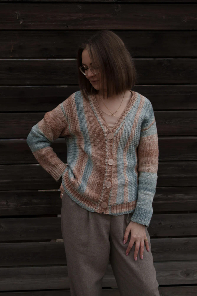 Описание для вязания кардигана спицами поперек