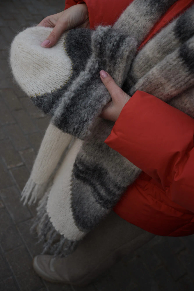 Описание для вязания спицами шапки интарсией «млечный путь»