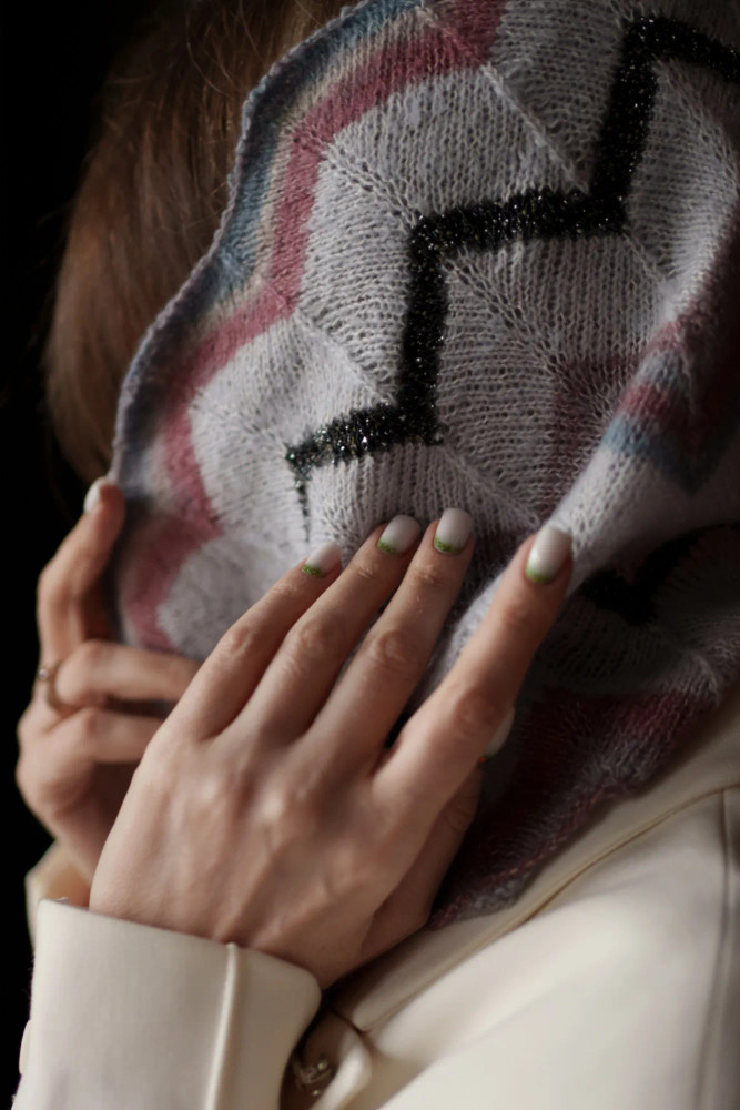 Описание для вязания снуда спицами узором зигзаг