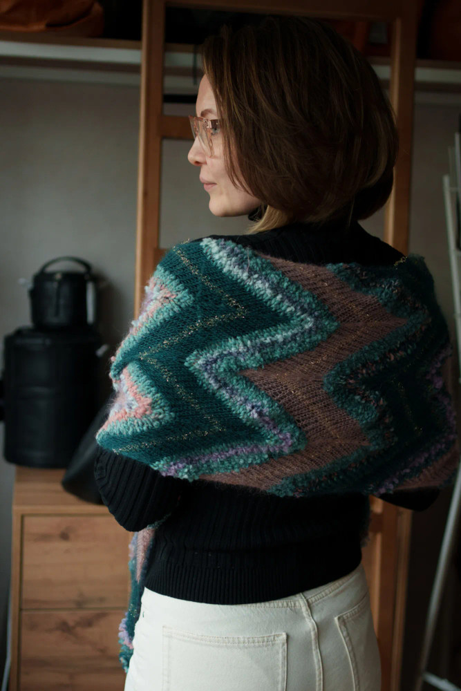 Описание для вязания палантина спицами узором зигзаг