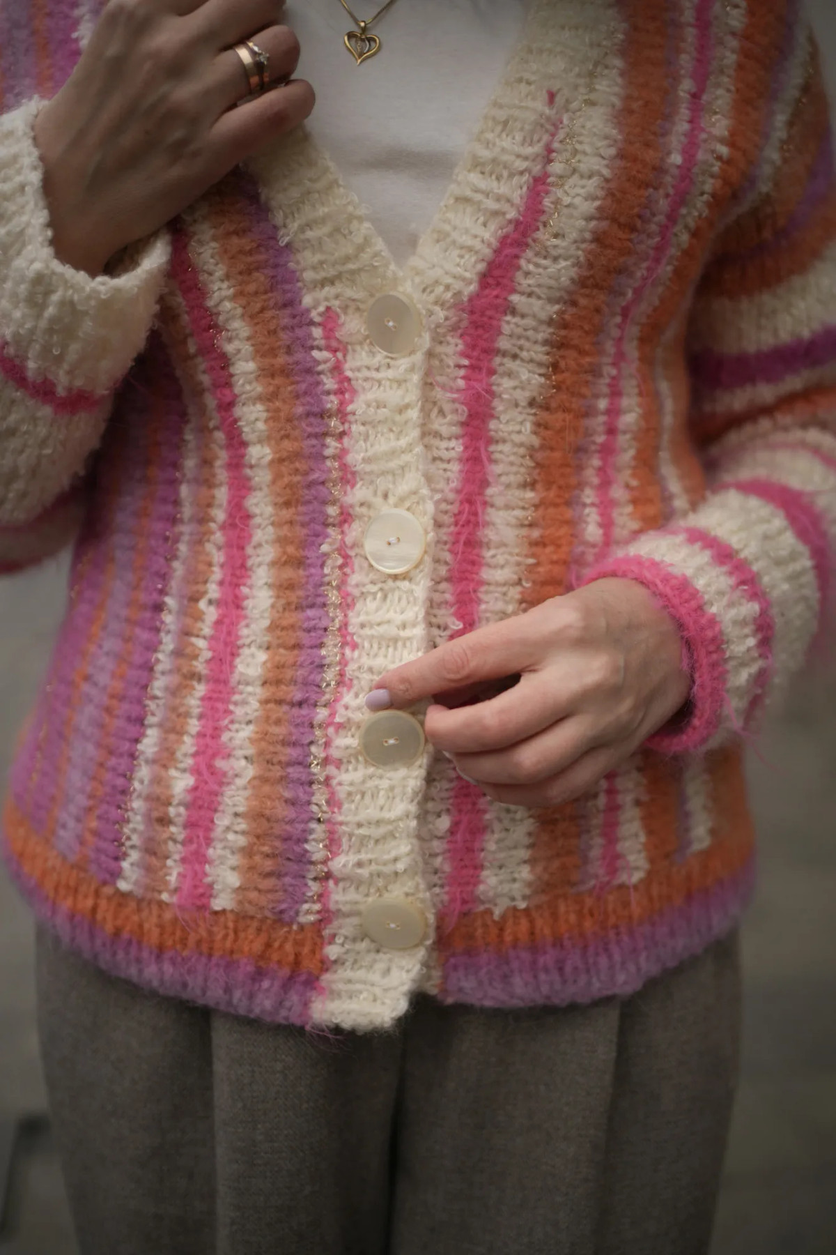 Описание для вязания кардигана спицами поперек