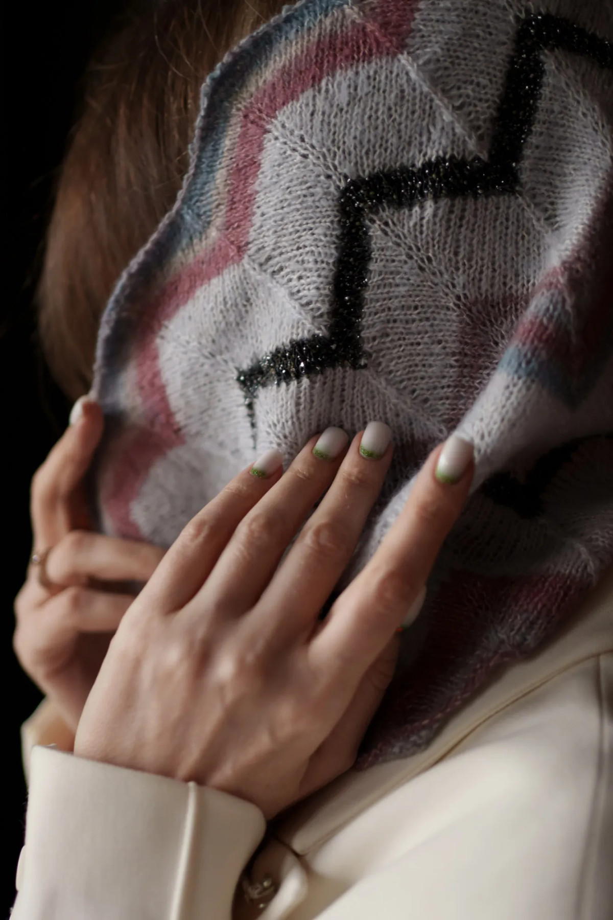 Описание для вязания снуда спицами узором зигзаг