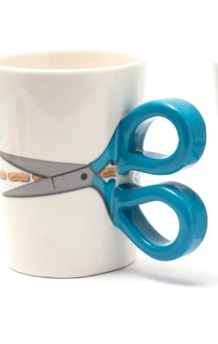 Кружка с ручкой и рисунком в виде ножниц, керамика